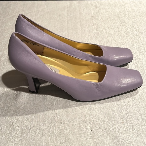 Bellini “Simone” Vintage Square Toed Heels - Picture 7 of 9
